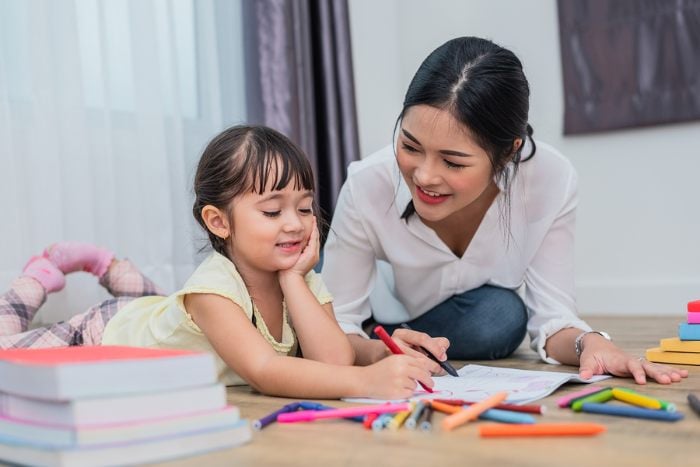 Mom and daughter drawing