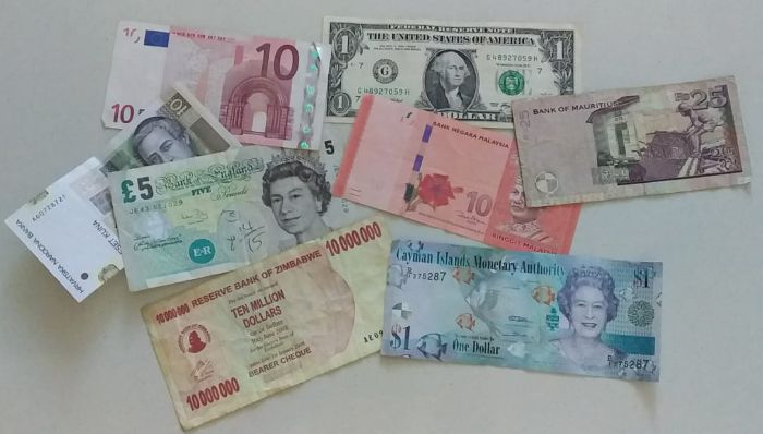 Notes in various currencies