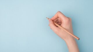 hand holding pencil in tripod grasp