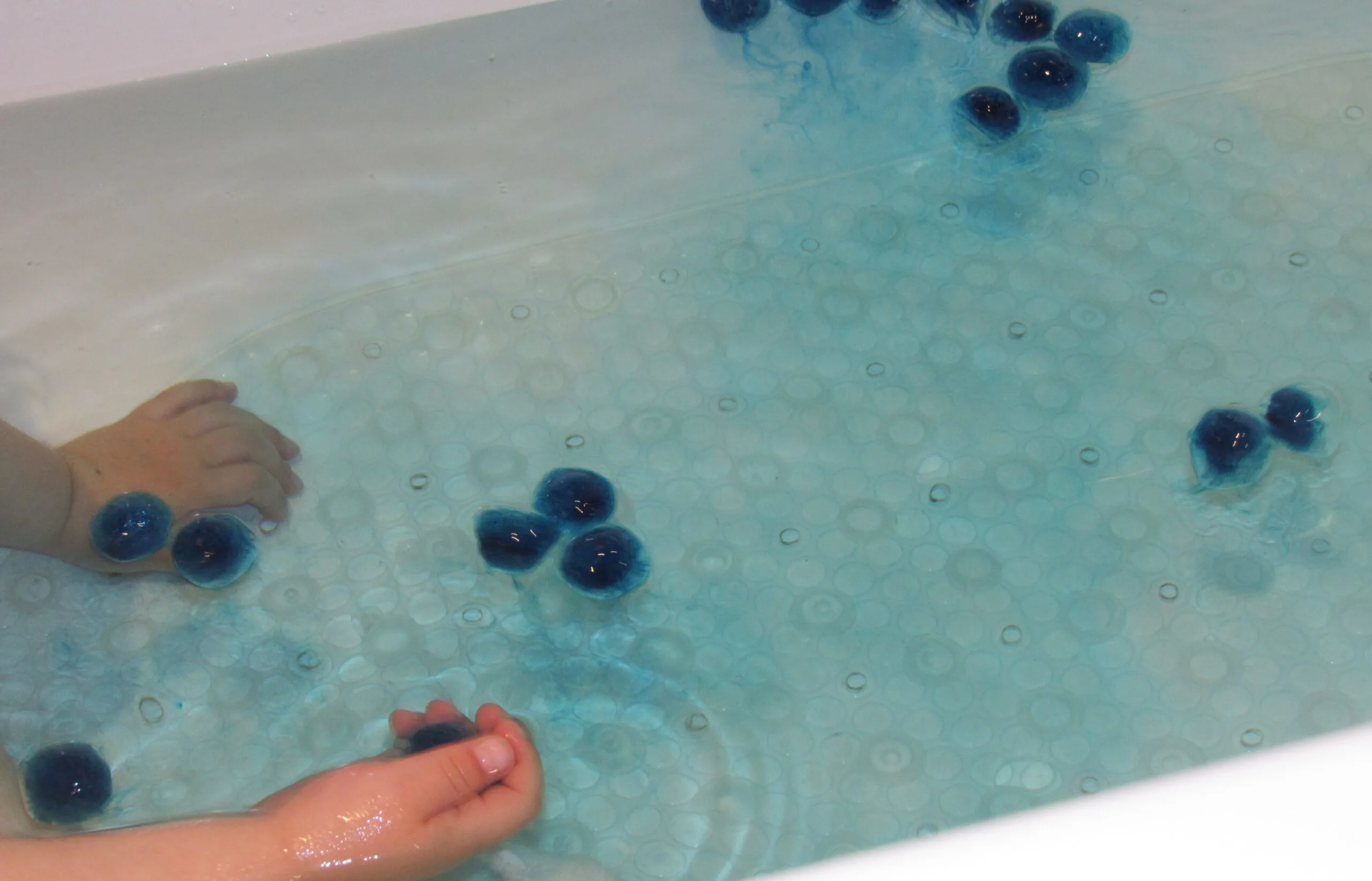 This was such a simple and fun bath with an educational twist! I